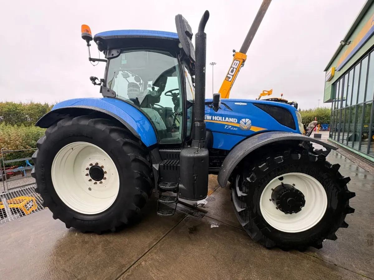 NEW HOLLAND T7.230 - Image 2