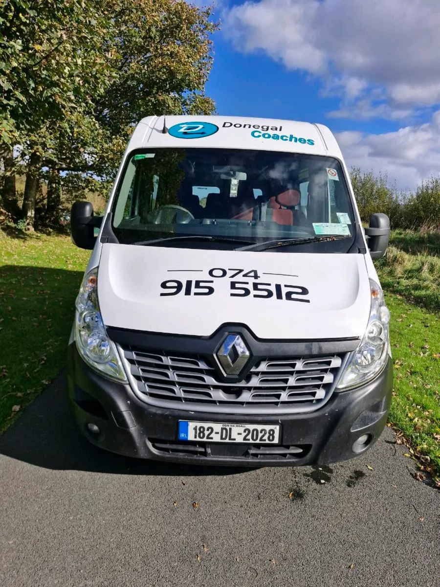 Renault master 16 seats Minibus - Image 1