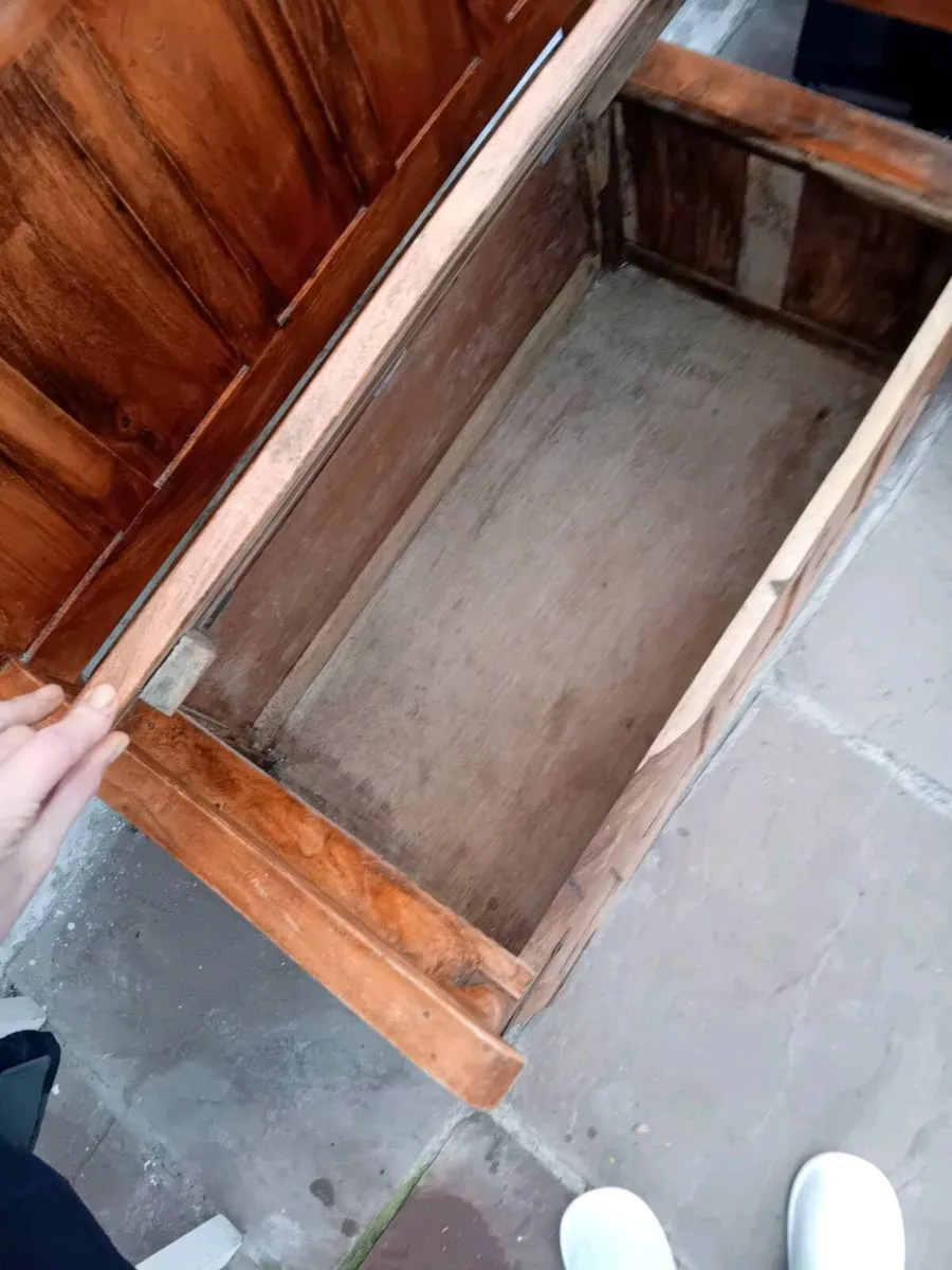Hardwood panelled Monksbench - Image 2