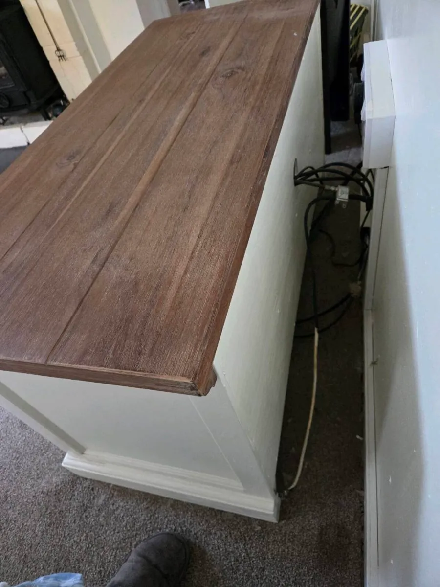TV TABLE - Image 2