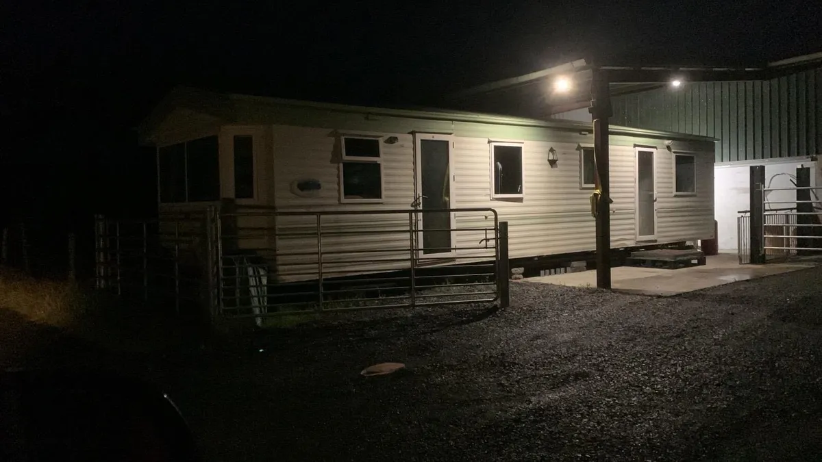 two bedroom  to rent - Image 2