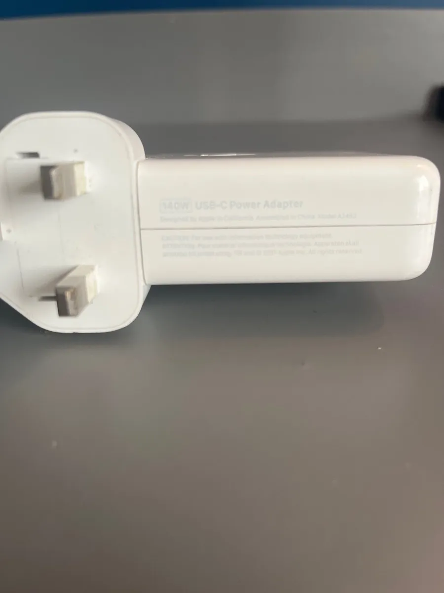 Apple 140W USB-C MacBook Charger + Plug - Image 4