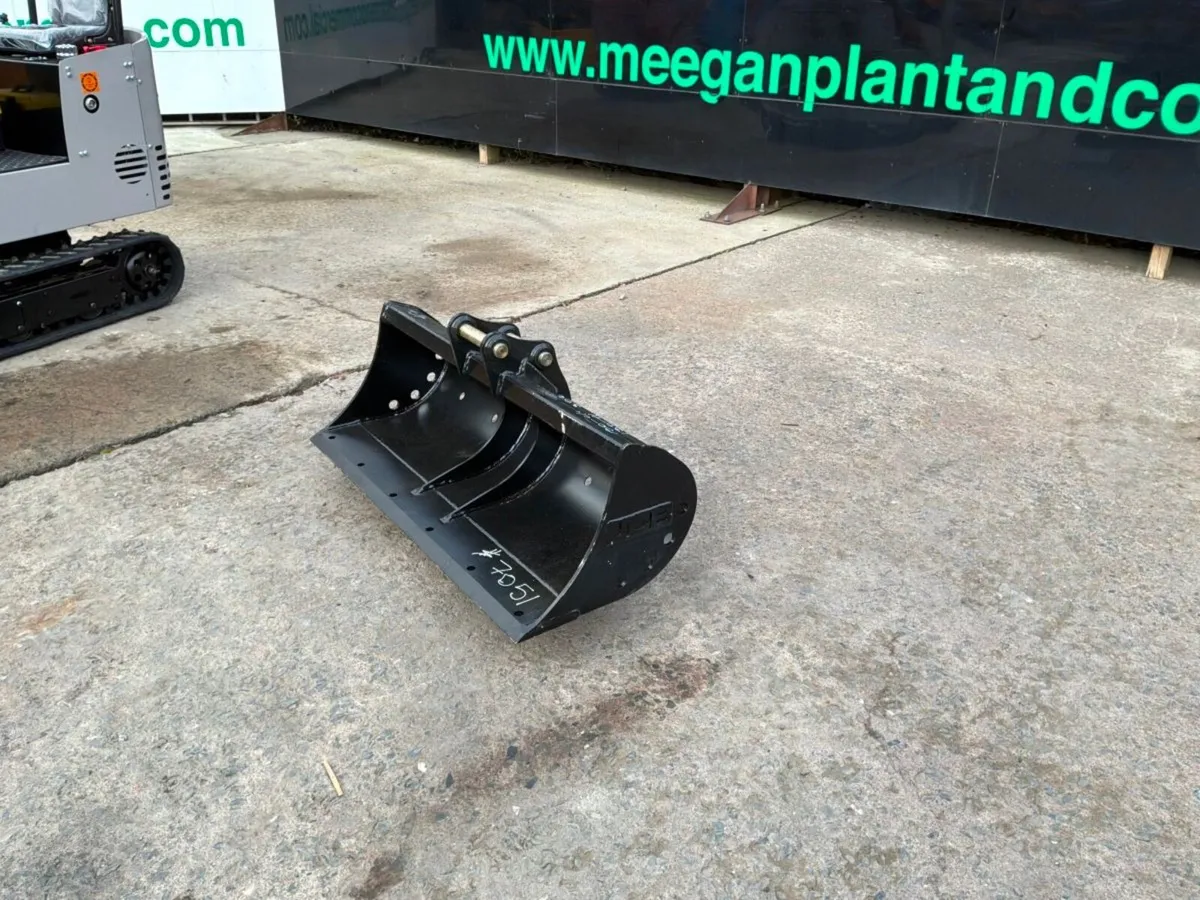 New / unused JCB mini digger grading 35mm bucket.. - Image 2