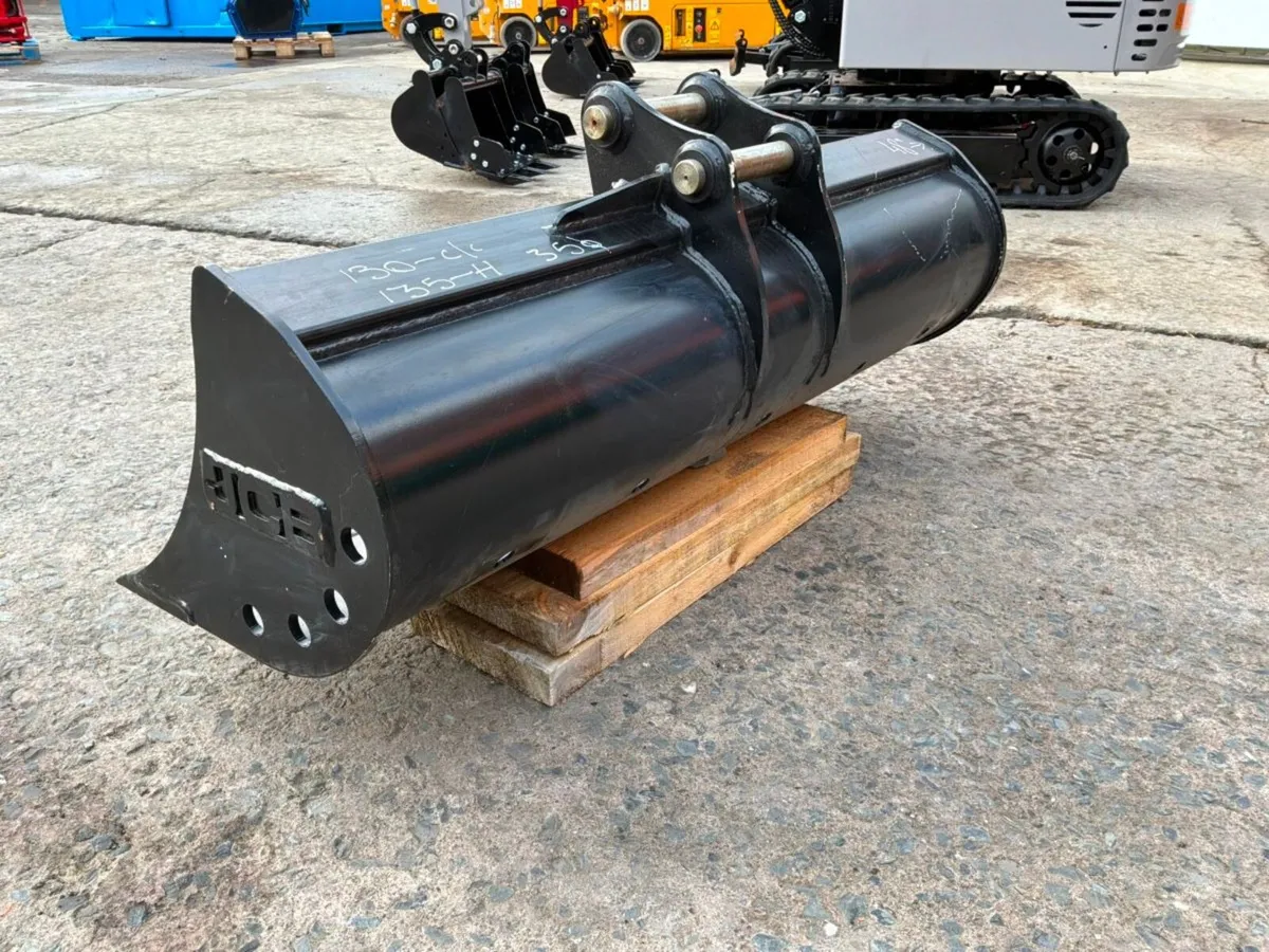 New / unused JCB mini digger grading 35mm bucket.. - Image 4