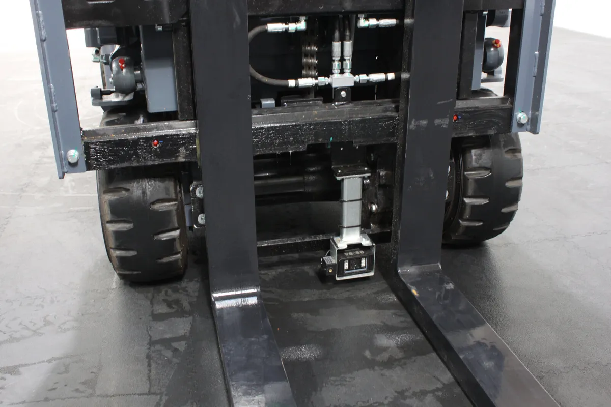 Mima mj20 Full Cab electric articulated forklift - Image 3