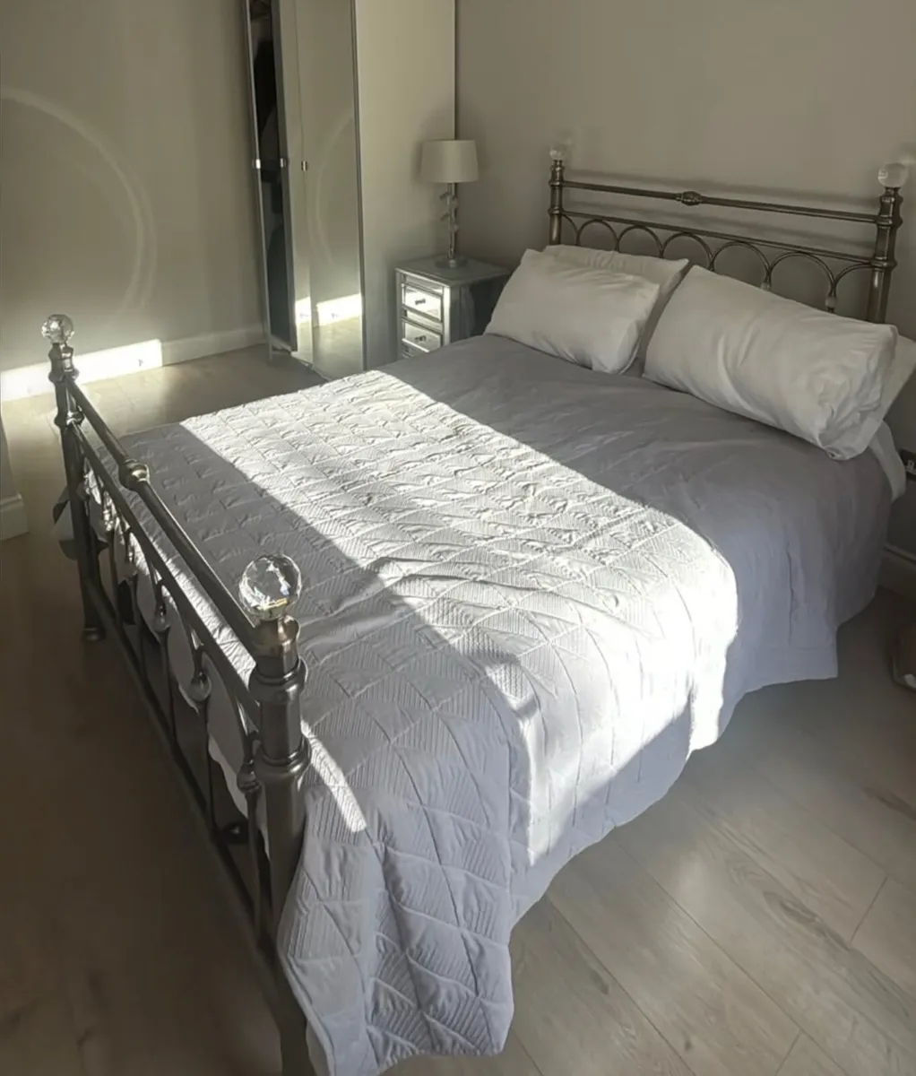 4”6 Double bed - Image 1