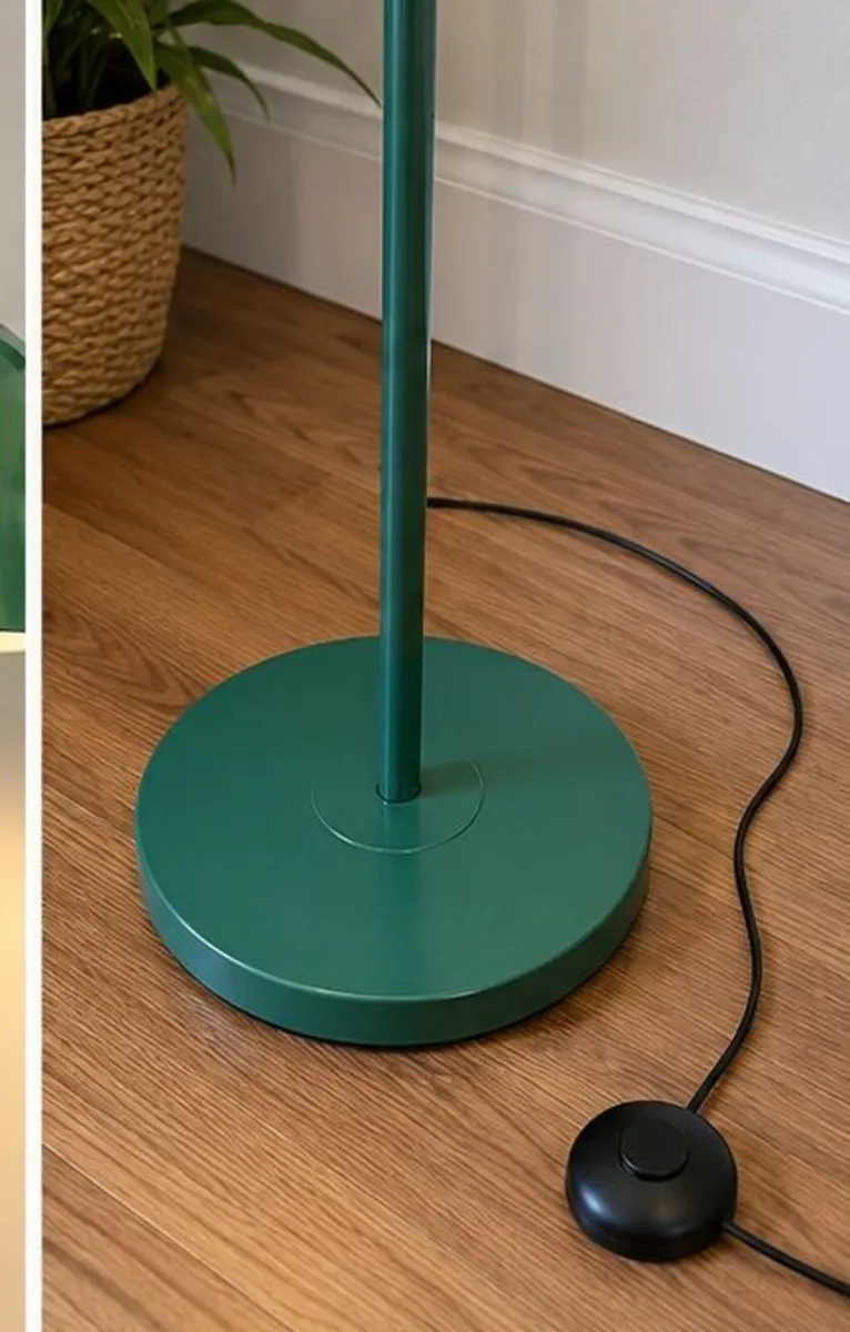 Stylish Green Floor Lamp – Retro Modern Design - Image 4