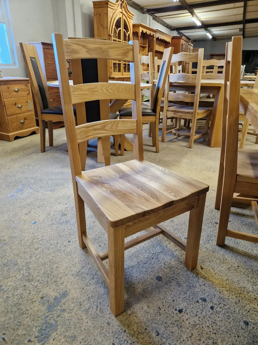 Light oak table, 4 ladder back oak chairs - Image 3