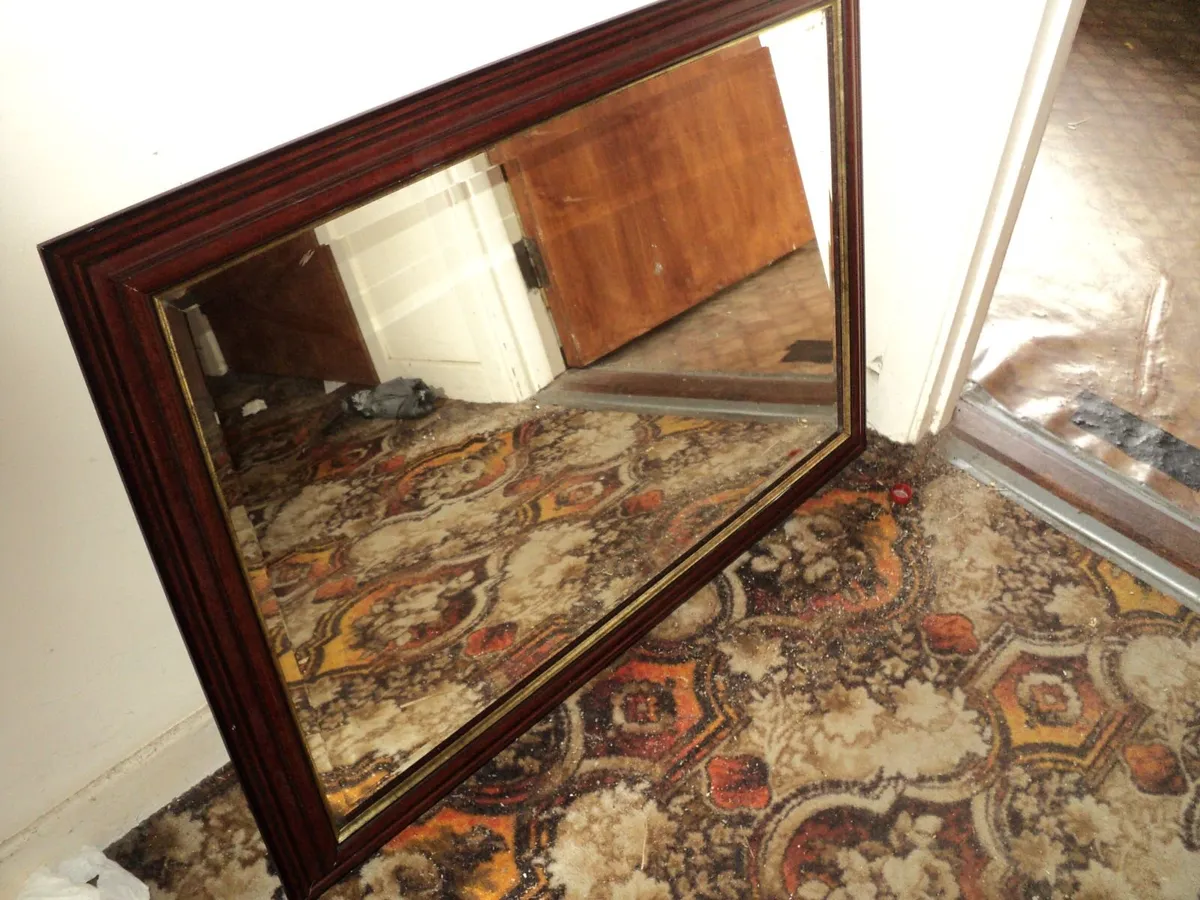 Large bevilled glass mirror . - Image 1