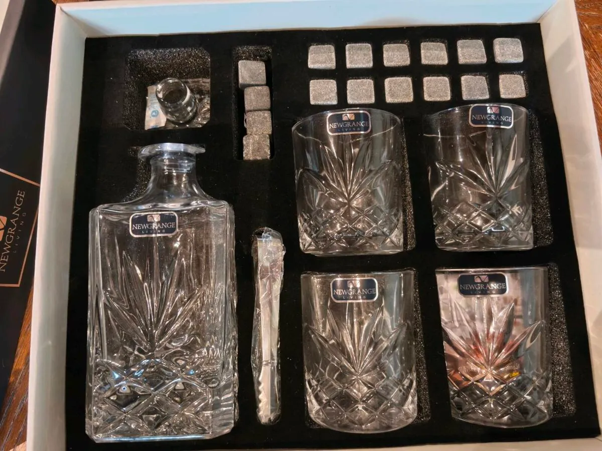 Whiskey Decanter and Stones set - Image 1