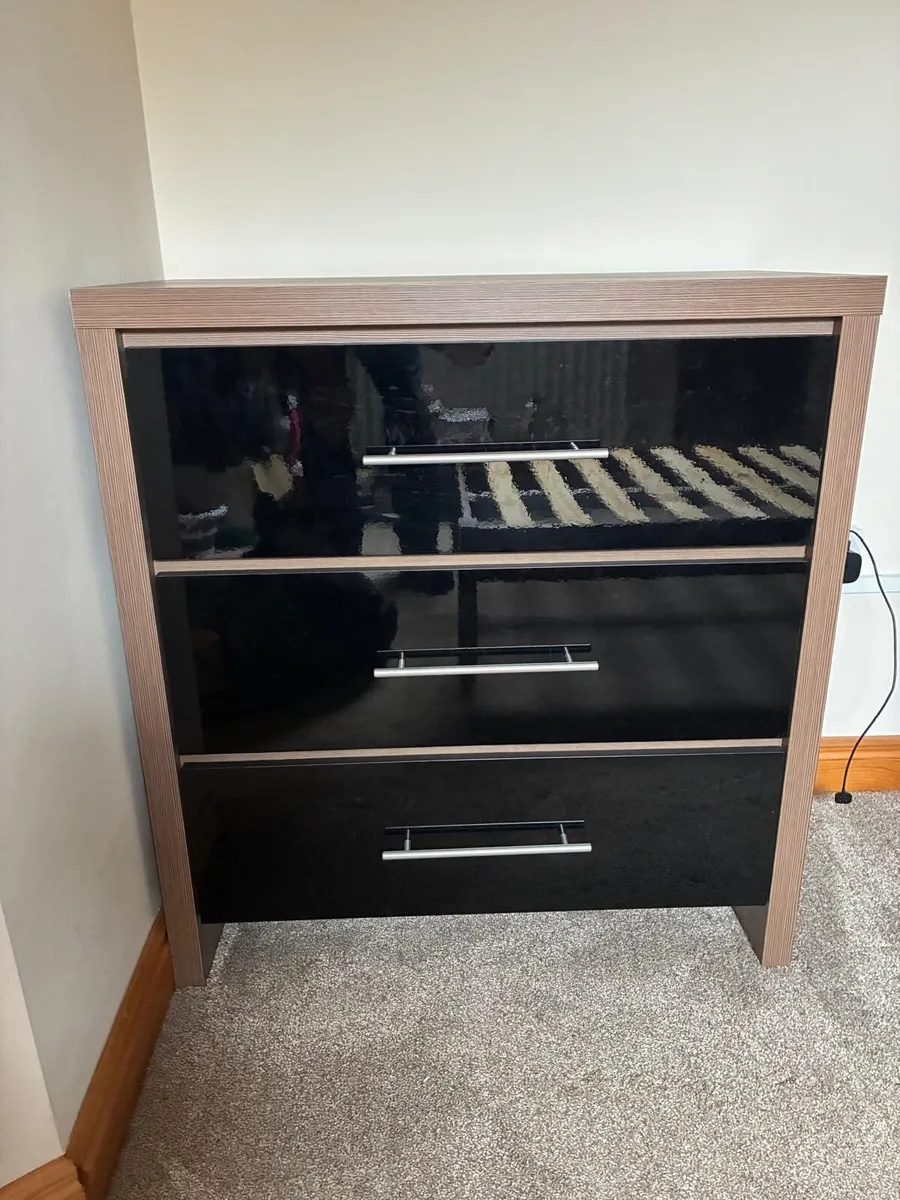 Drawers and matching locker - Image 1