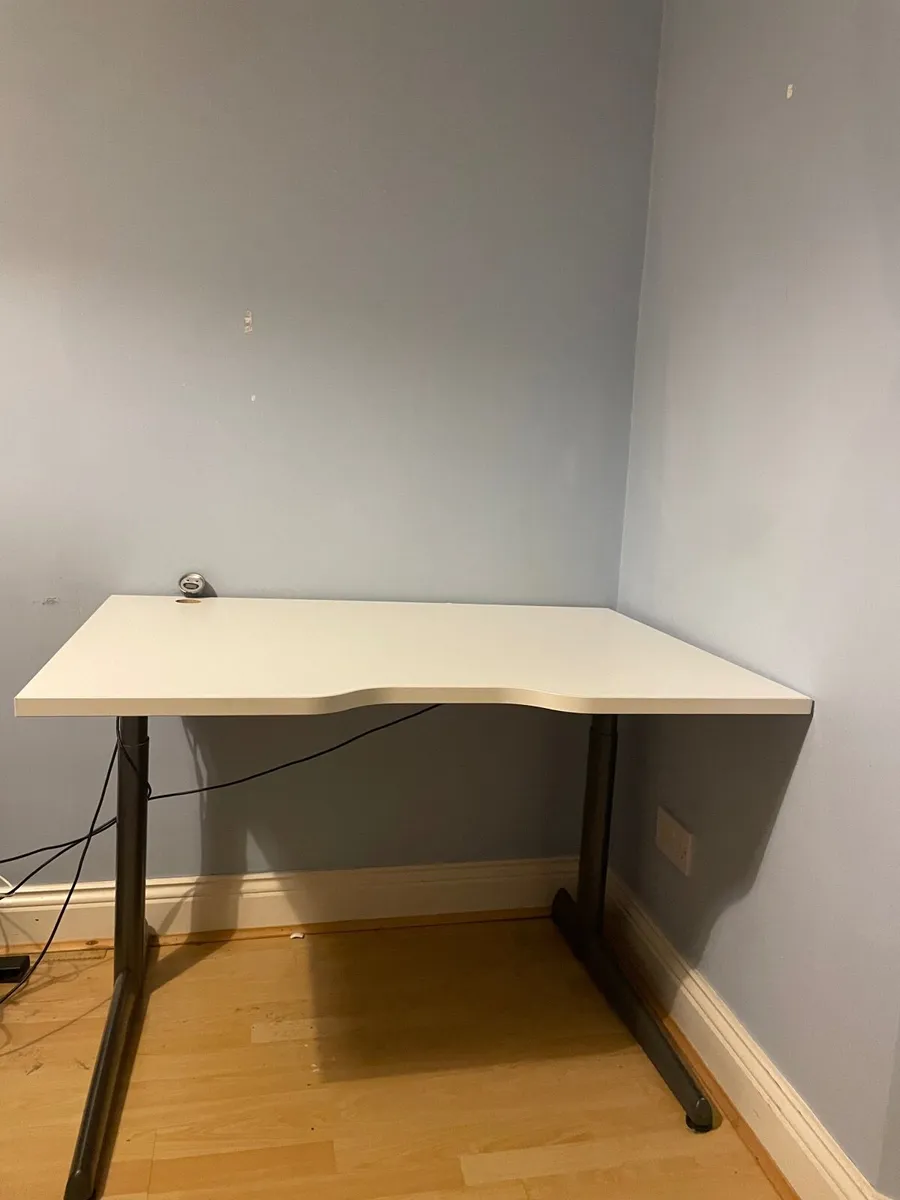 Height-Adjustable Desk – Metal Legs – Near Perfect - Image 3