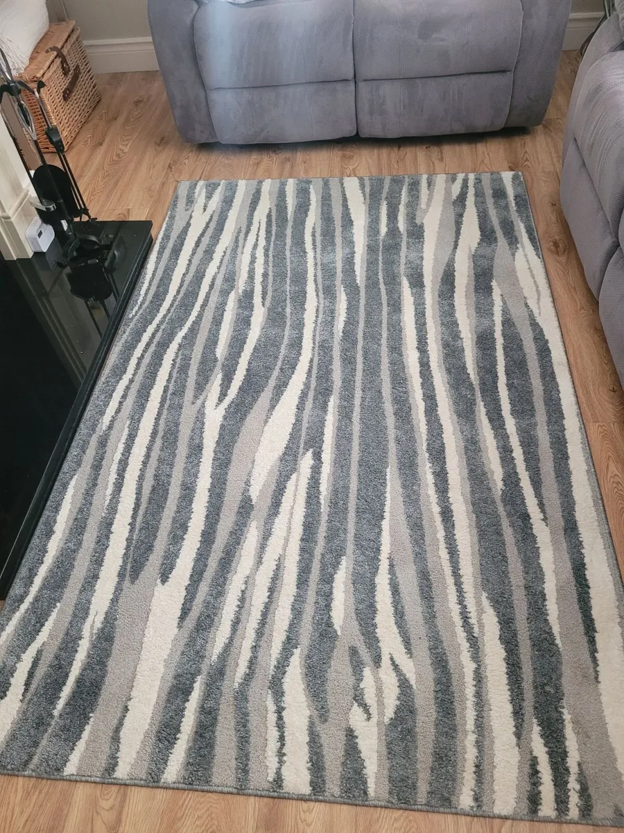 Grey and cream rug - Image 2
