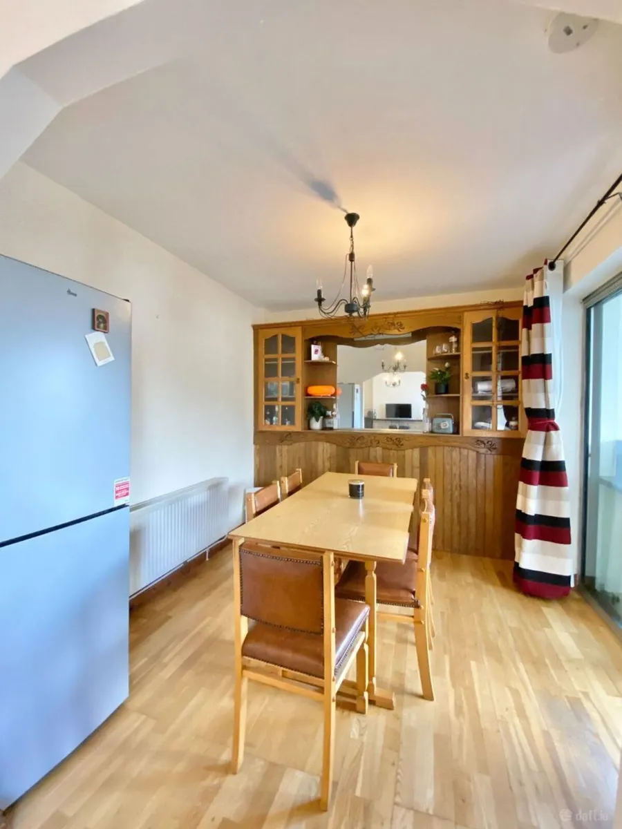 Dining table & chairs