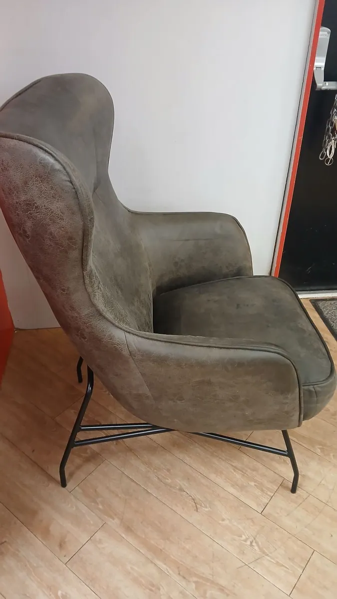 ARMCHAIR - Image 2