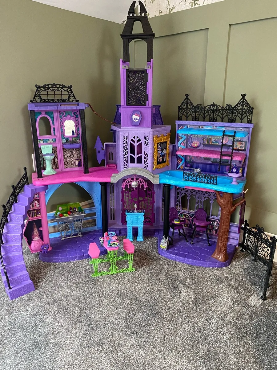 Monster High Haunted High School - Image 1