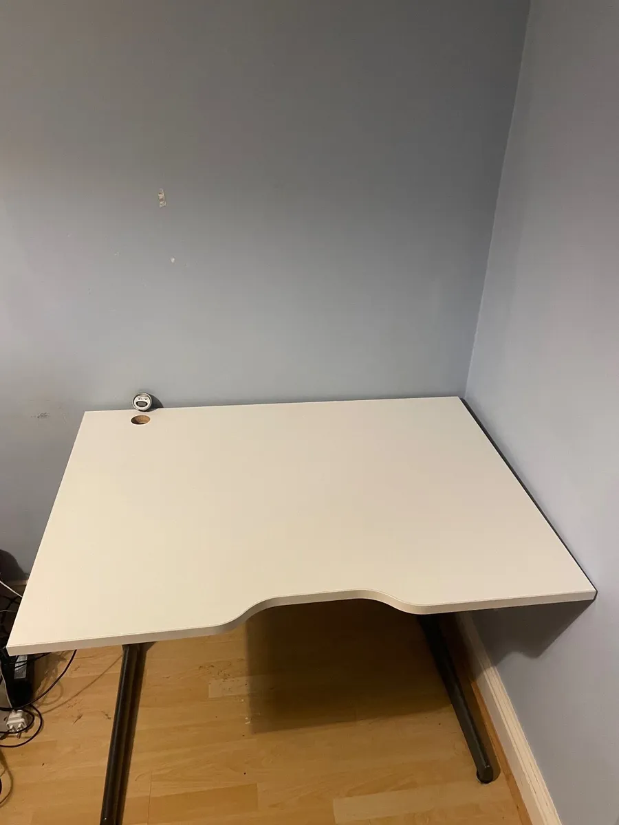 Height-Adjustable Desk – Metal Legs – Near Perfect - Image 1