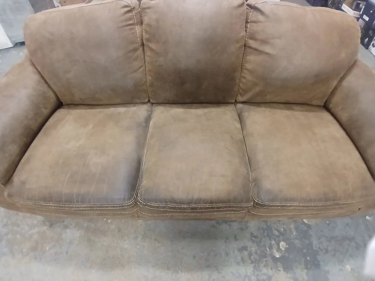 3 seater couch - Image 1