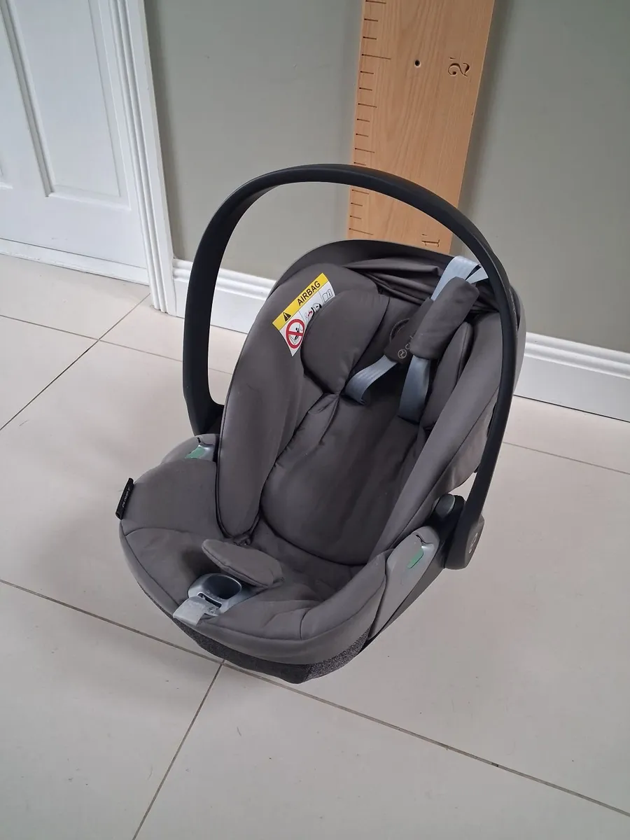 Car seat - Image 1