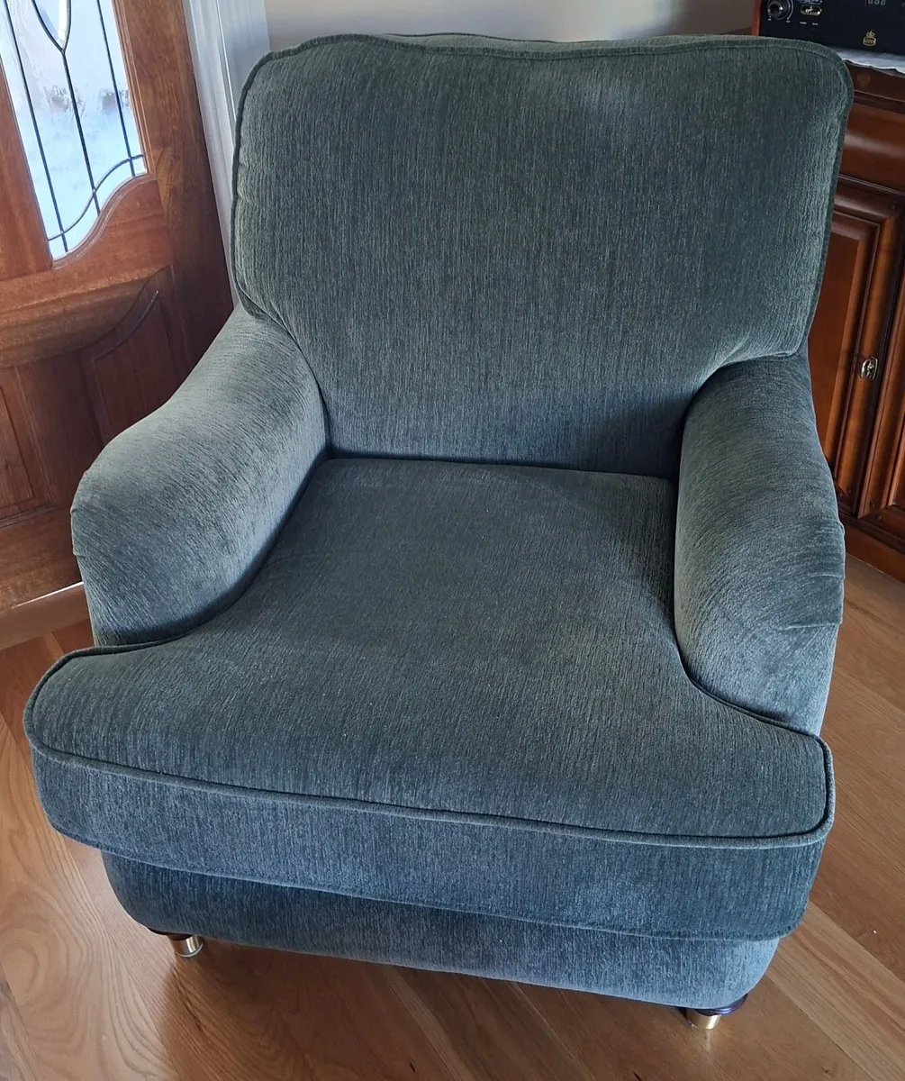 3 piece Suite - Image 3