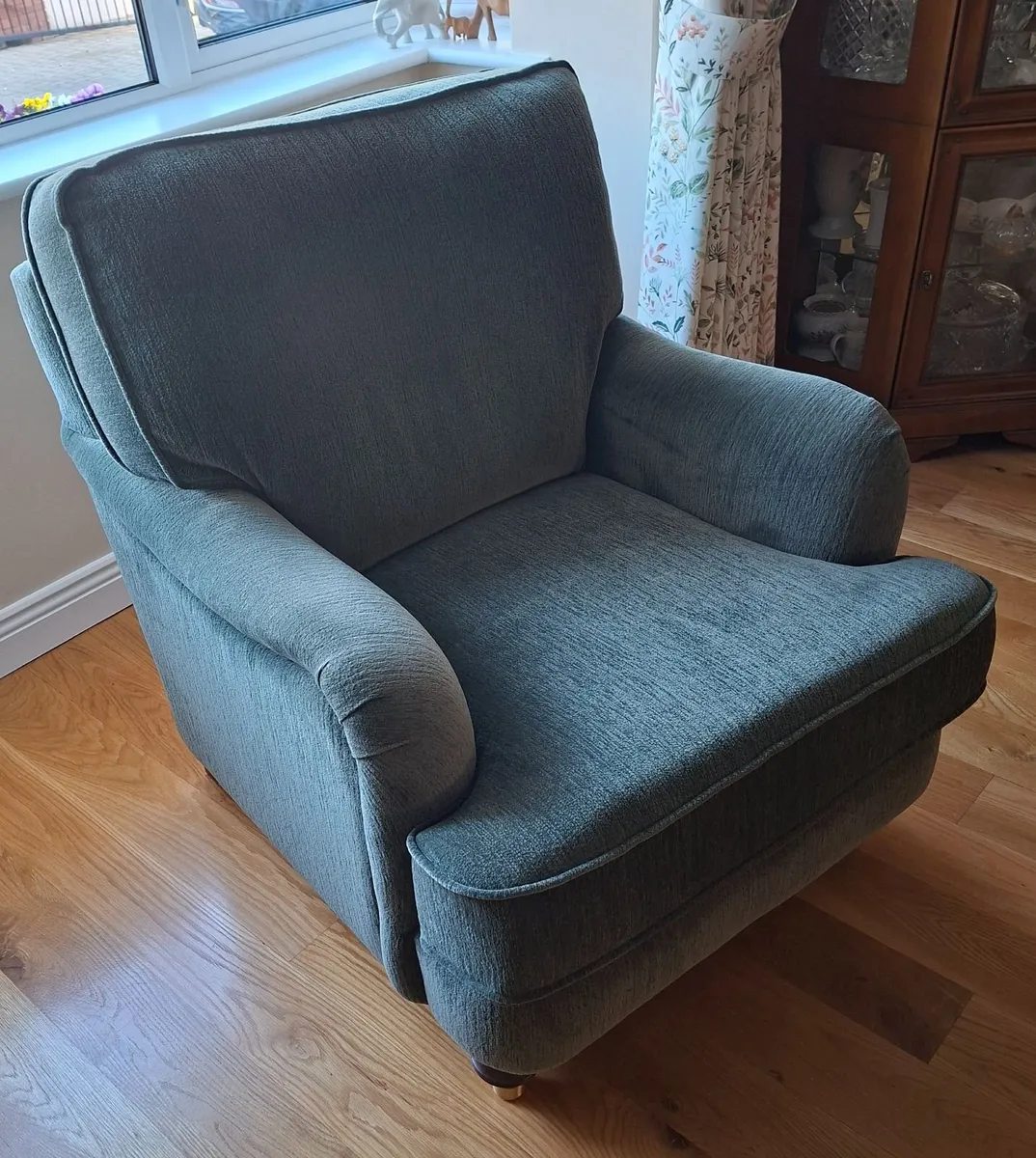 3 piece Suite - Image 4