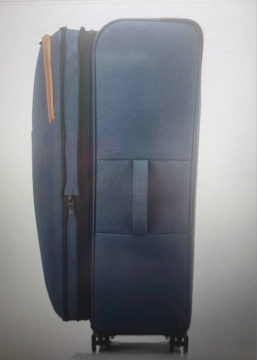 Tripp Affinity Large Navy Blue Expandable Suitcase - Image 2