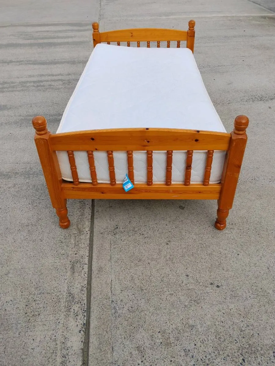 Two single beds - Image 2