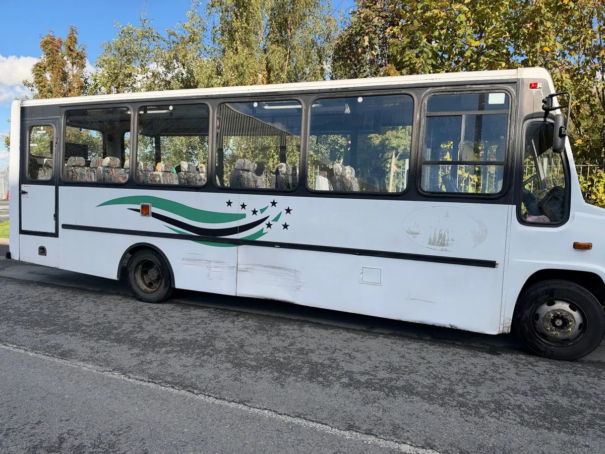 2004 Mercedes vario 33 seater - Image 2