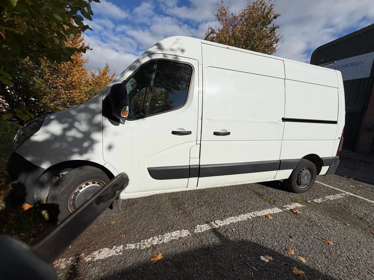 Renault Master Van – One Owner, New CVRT - Image 2