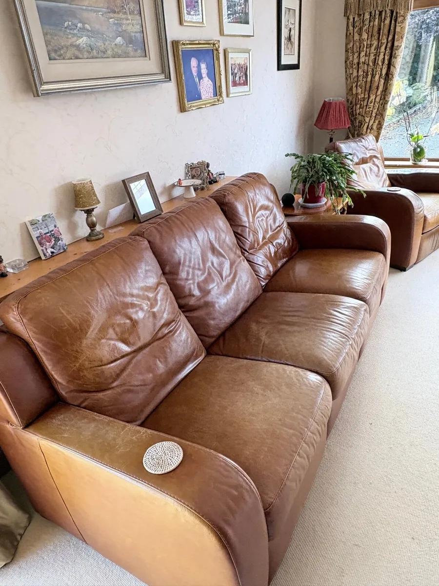 Natuzzi recliner set - Image 2