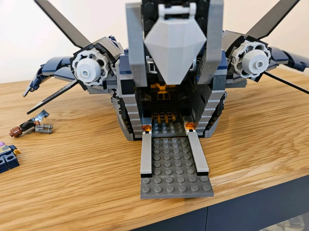 76126 LEGO Avengers Ultimate Quinjet - Image 4