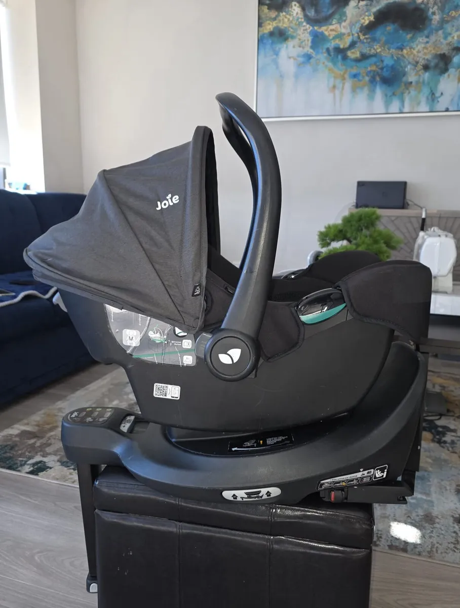 Joie I-snug 2 car seat and rotating car seat - Image 2