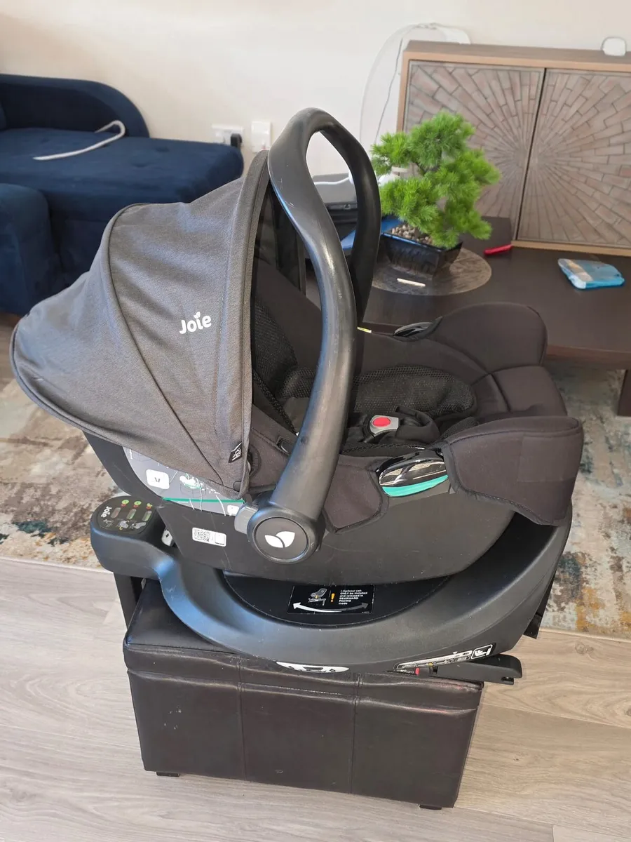Joie I-snug 2 car seat and rotating car seat - Image 3