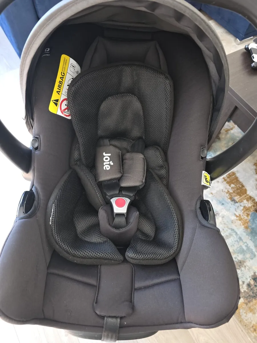 Joie I-snug 2 car seat and rotating car seat - Image 4