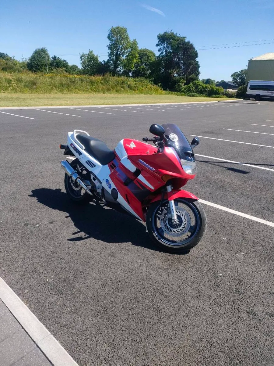 CBR 1000f - Image 1
