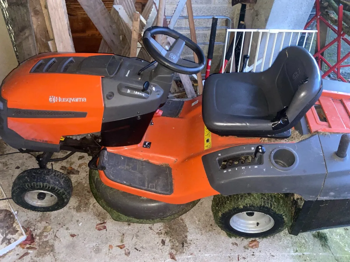 Ride on lawnmower - Image 1