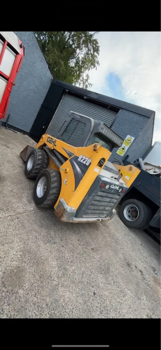 GEHL R220 skid steer - Image 1