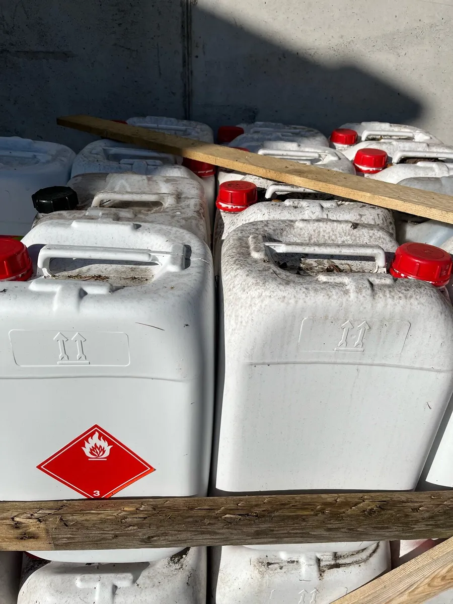 25L plastic drums and lids - Image 1