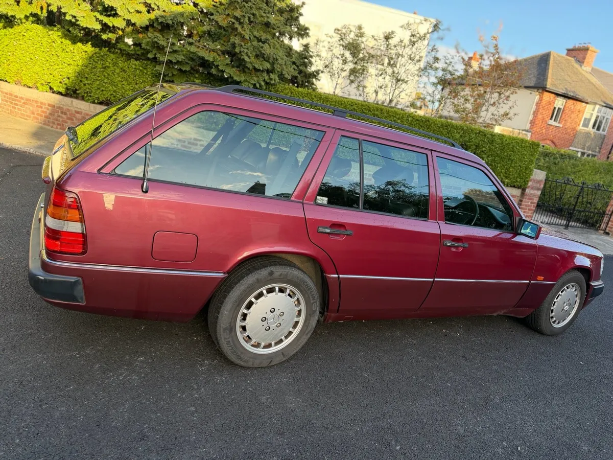 Mercedes W124 300 TE 1992 - Image 3