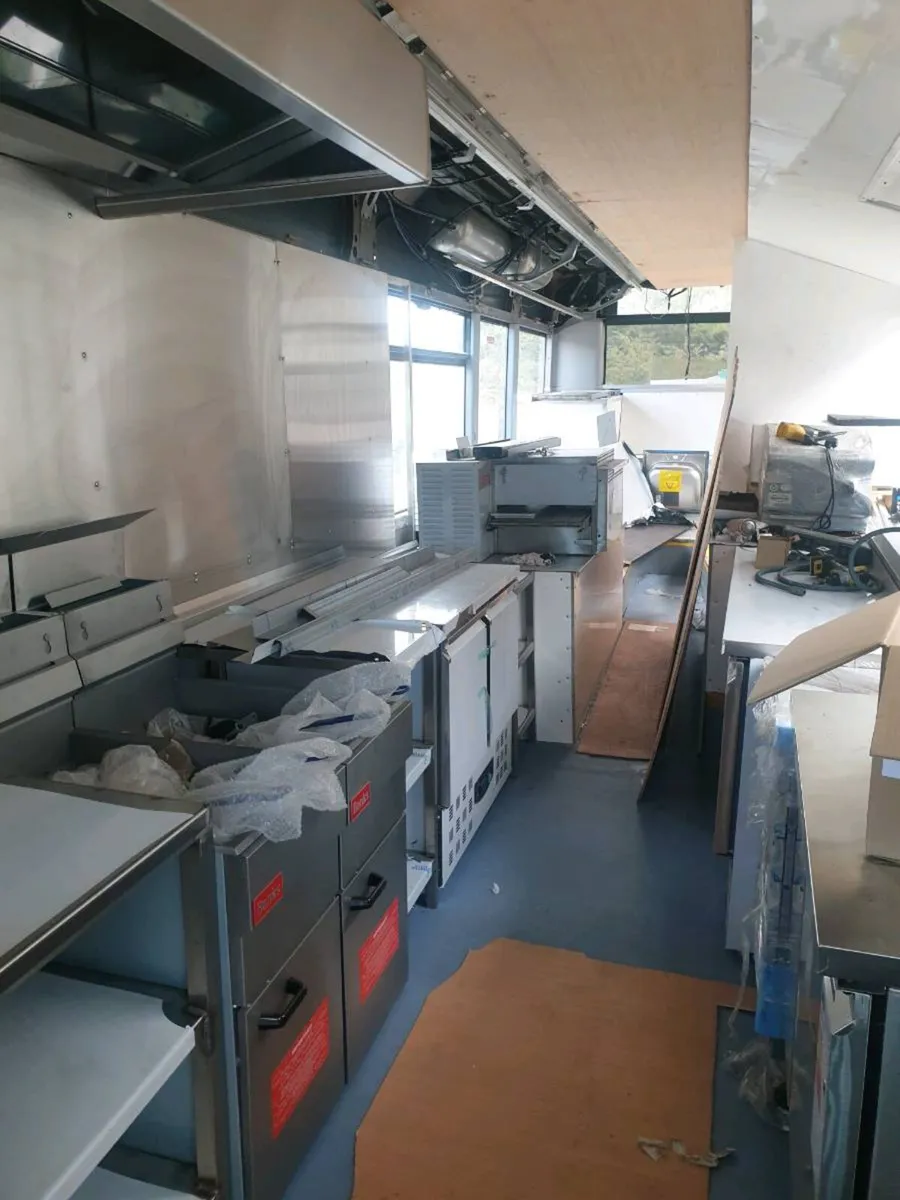 Catering bus - Image 2