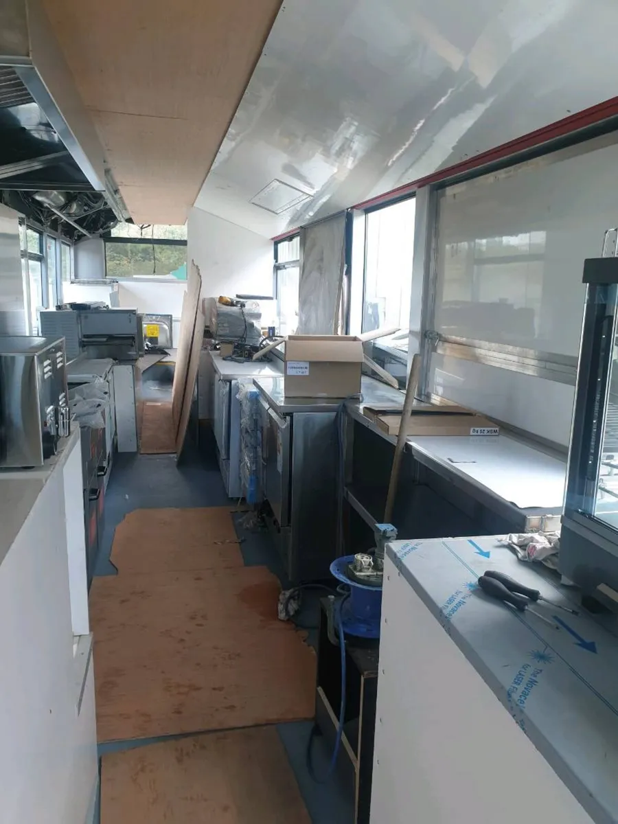 Catering bus - Image 3
