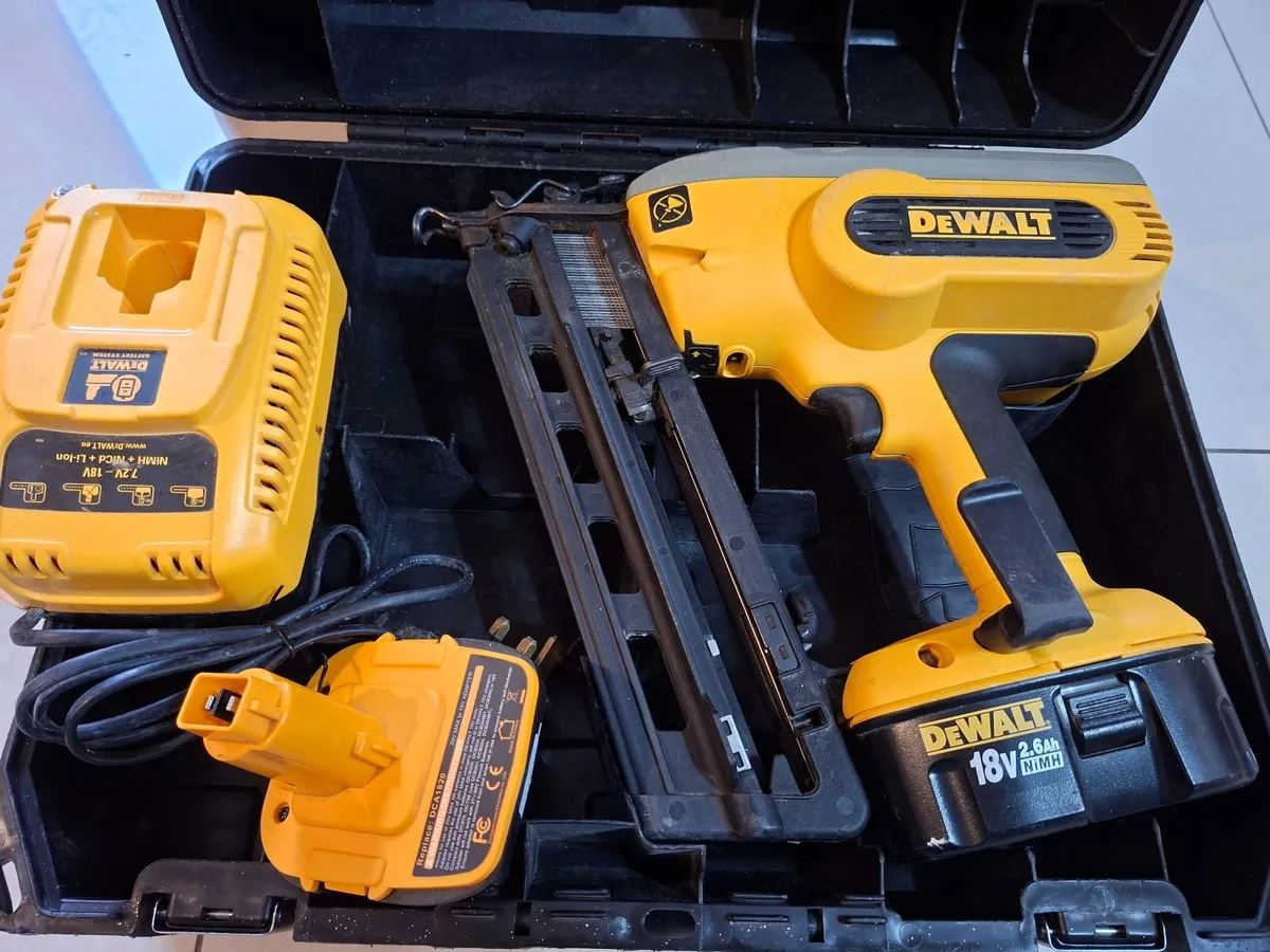 Dewalt DC618 2nd Fix Nail Gun 18v - Image 1