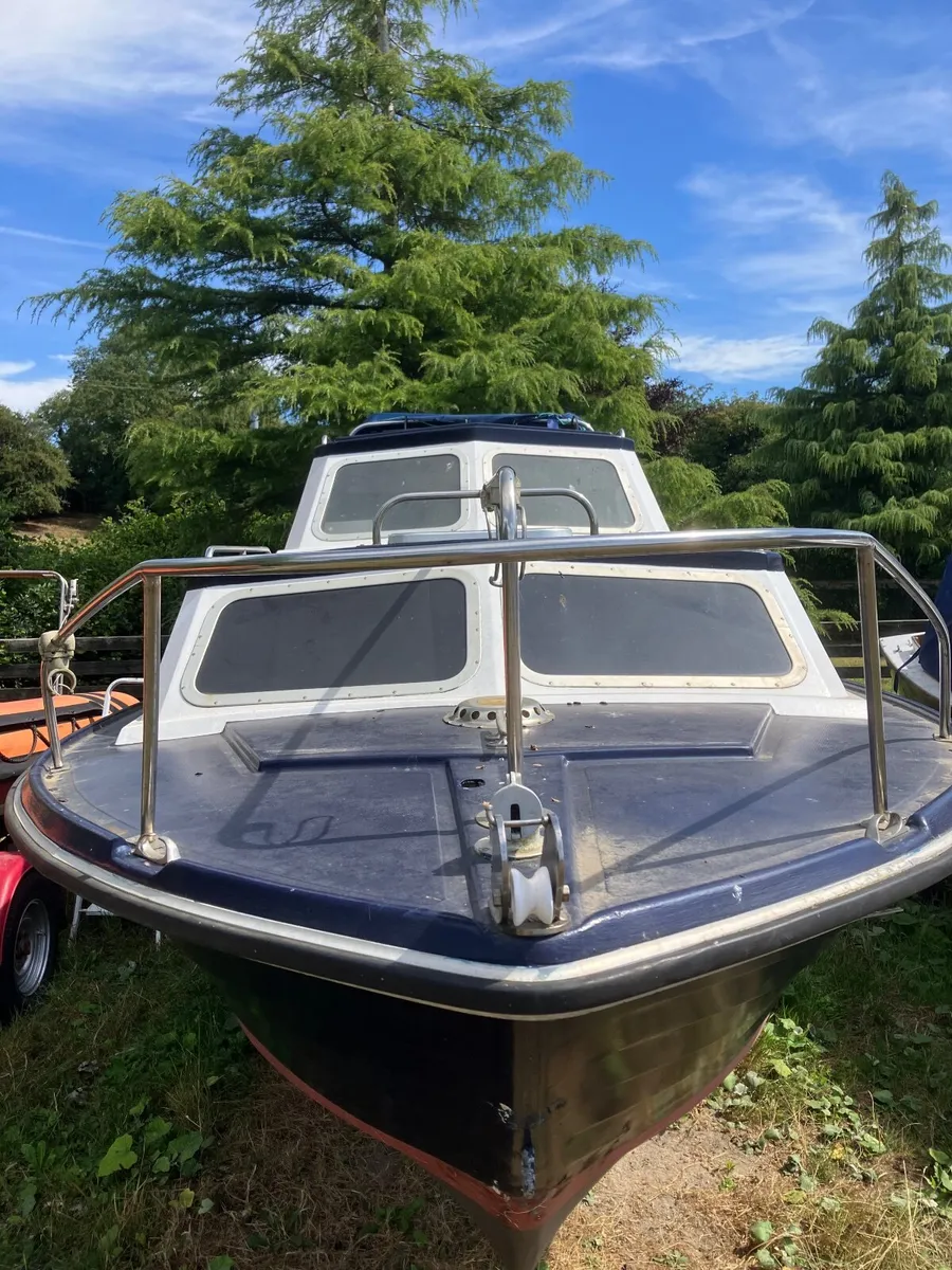 €500  24FT TEAL CABIN CRUISER NO ENGINE NO TRAILER - Image 1