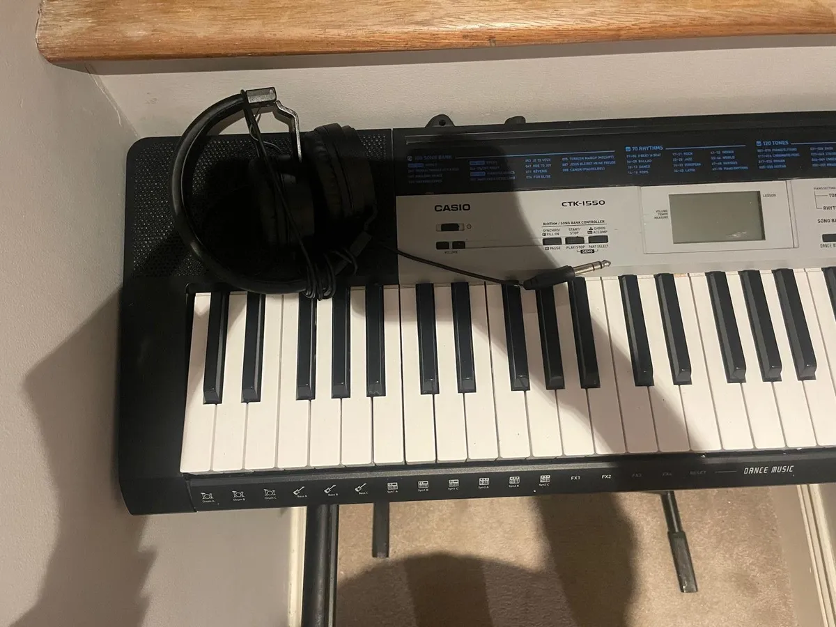 Casio CTK-1550 Keyboard Piano + Stand & Headphones - Image 4