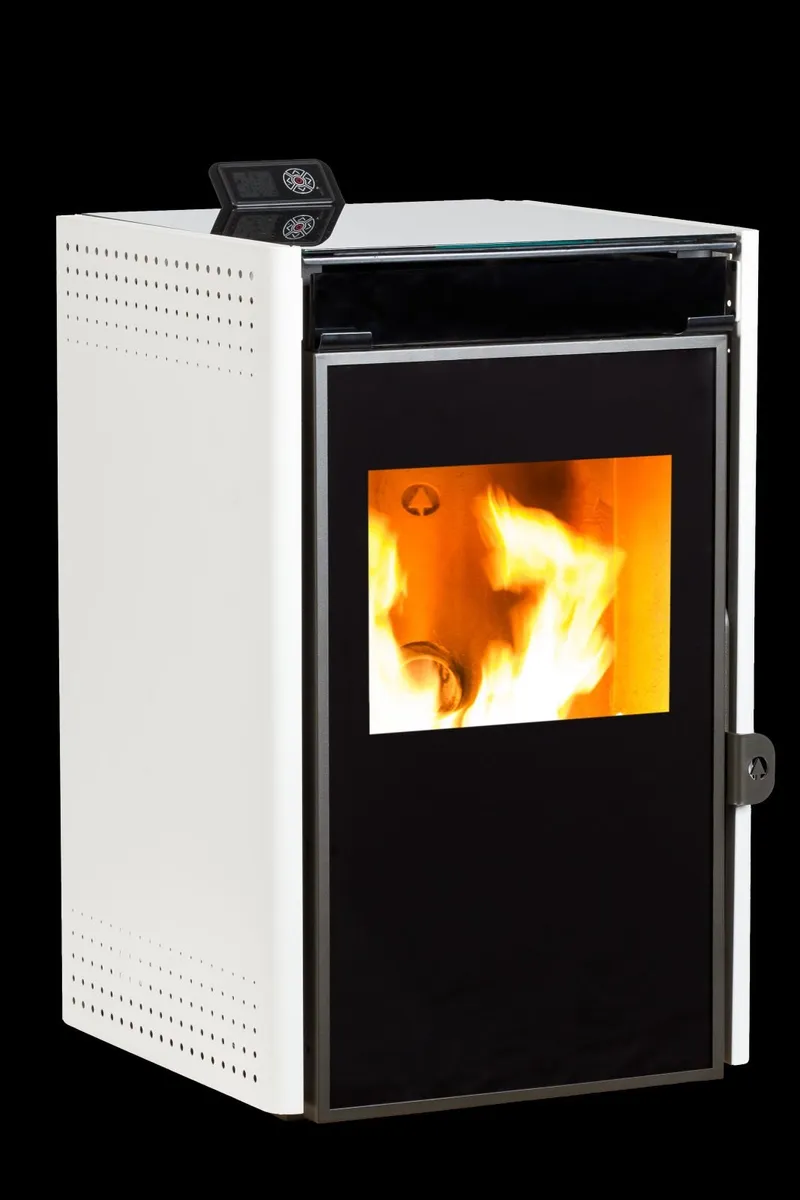 Used, small 2.5-6kw wood pellet stove - Image 2