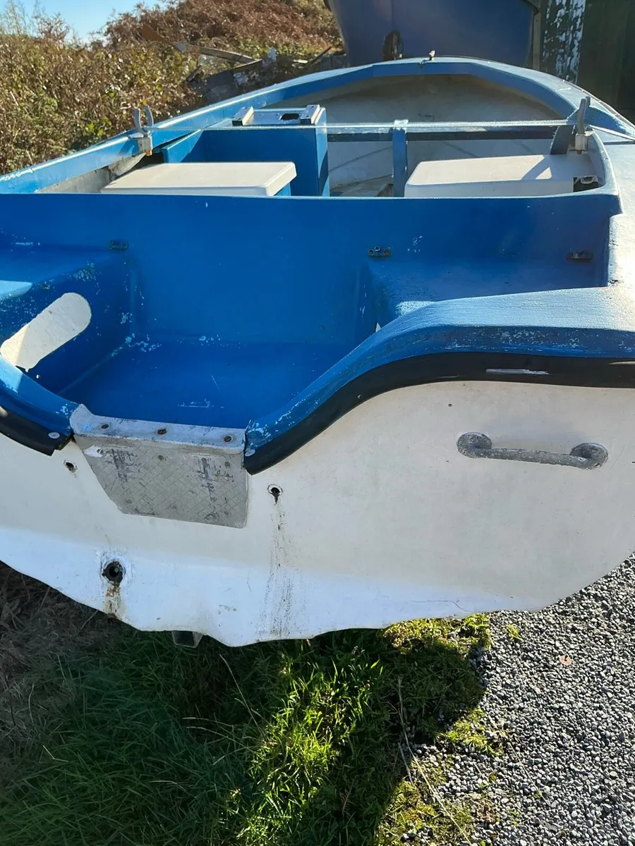 13 ft 9 in boat in good condition - Image 2