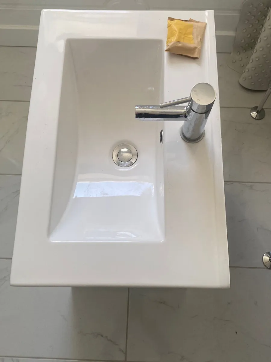 Wall hanging sink unit - Image 1
