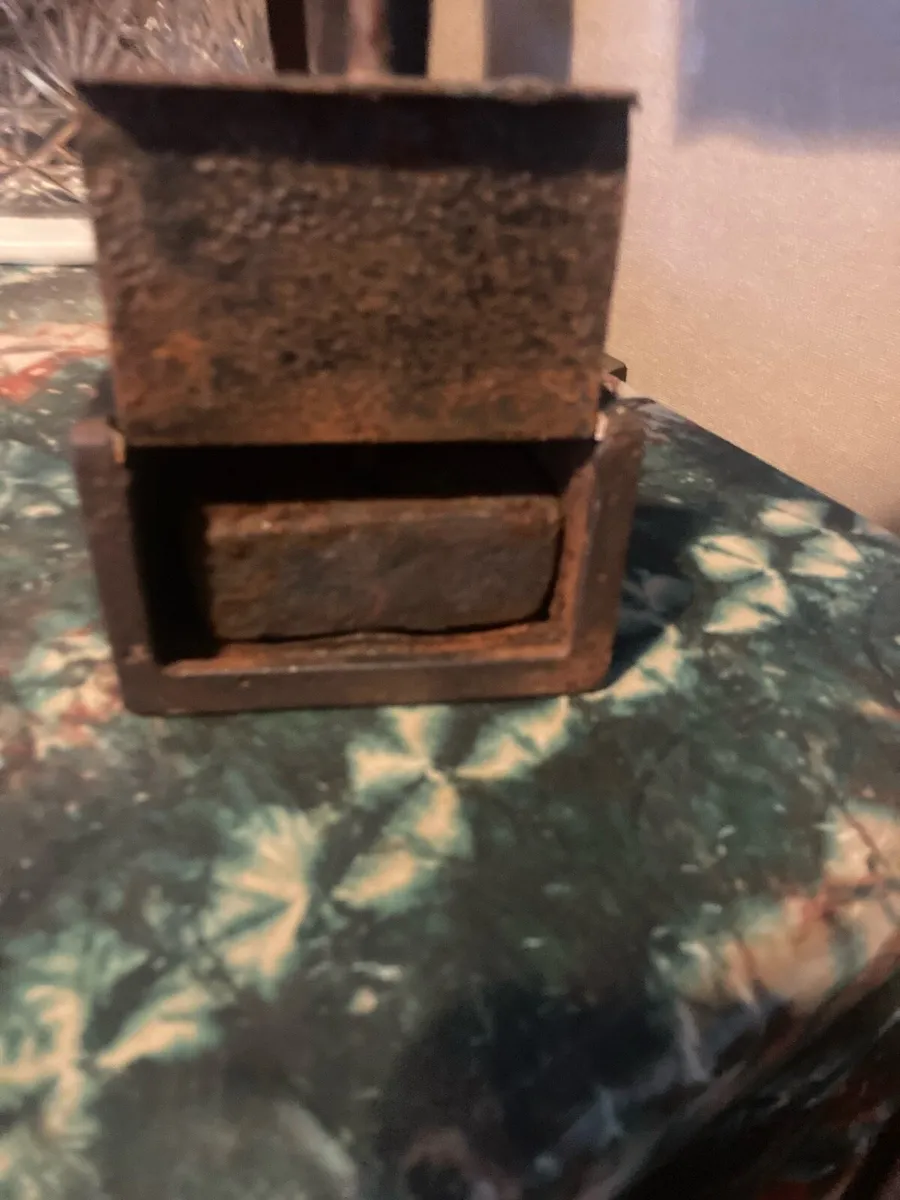 Antique coal iron free postage - Image 2