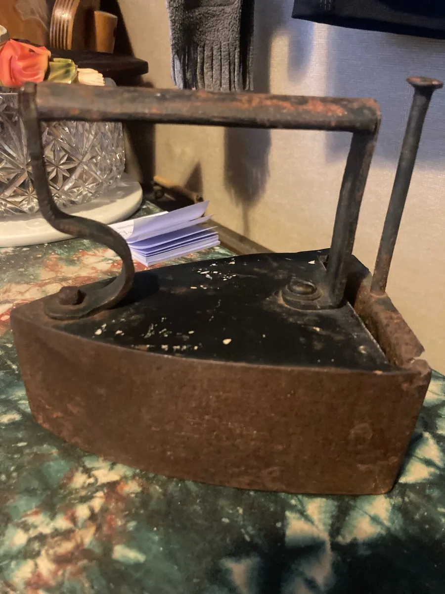 Antique coal iron free postage - Image 1