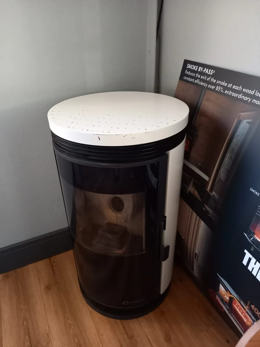 White 7.5kw wood pellet stove - Image 2